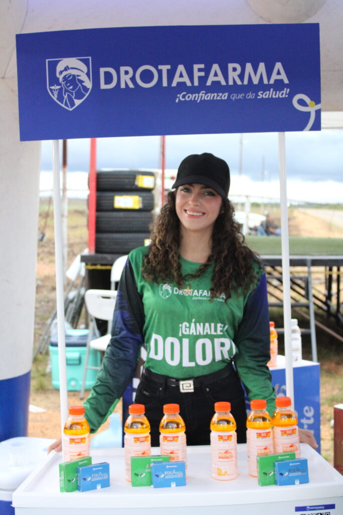 Stand de Drotafarma presente en la pista Dragway durante la 1era válida 2025.