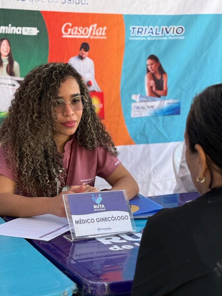 Ruta de la Salud Febrero con consultas médicas y vacunación
Atención médica comunitaria en Sucre durante jornada Drotafarma