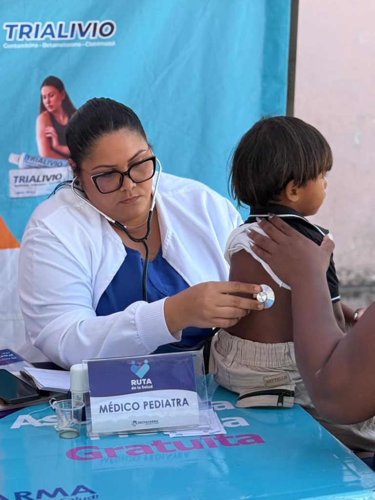 Ruta de la Salud Febrero con consultas médicas y vacunación
Atención médica comunitaria en Sucre durante jornada Drotafarma