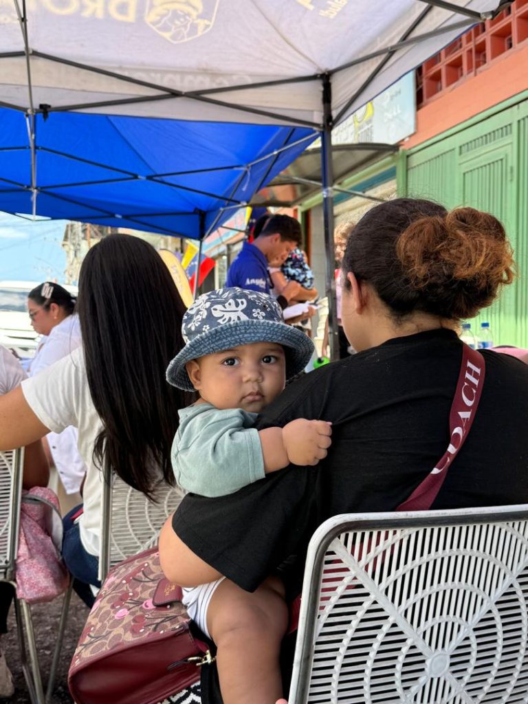 Ruta de la Salud Febrero con consultas médicas y vacunación
Atención médica comunitaria en Sucre durante jornada Drotafarma