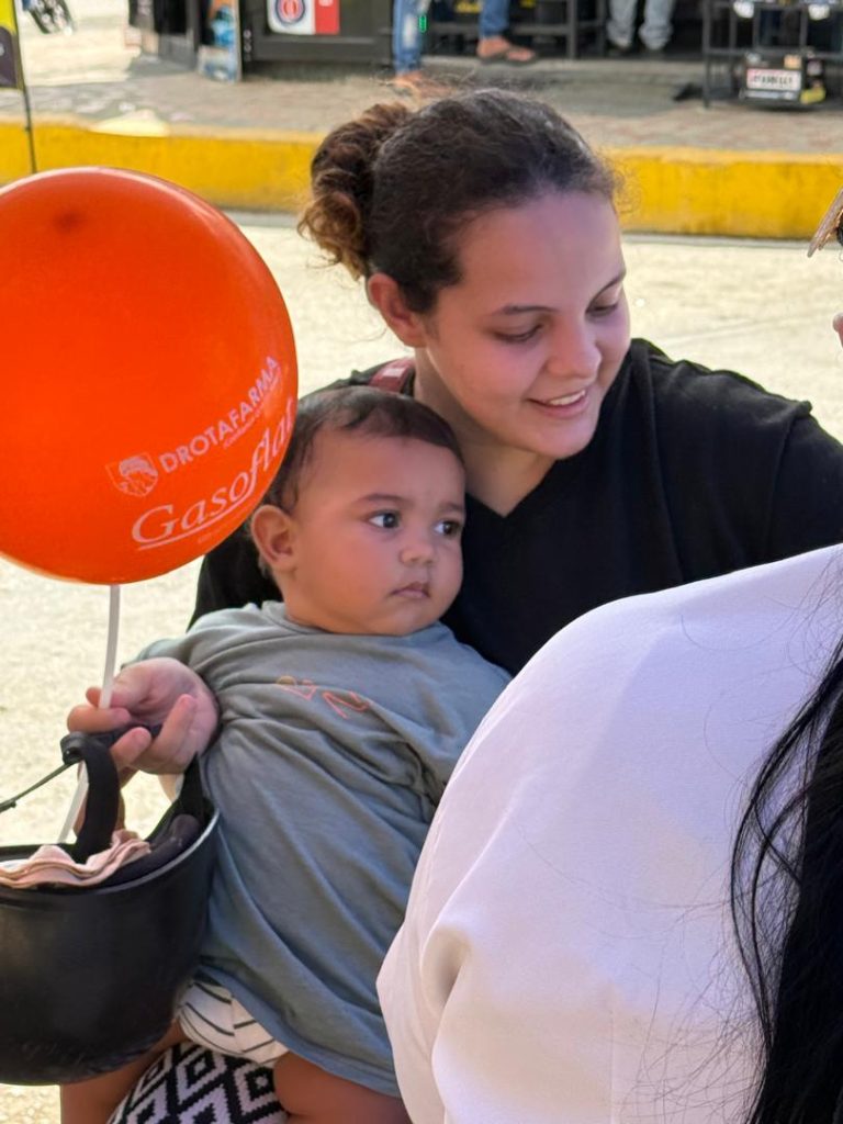 Ruta de la Salud Febrero con consultas médicas y vacunación
Atención médica comunitaria en Sucre durante jornada Drotafarma