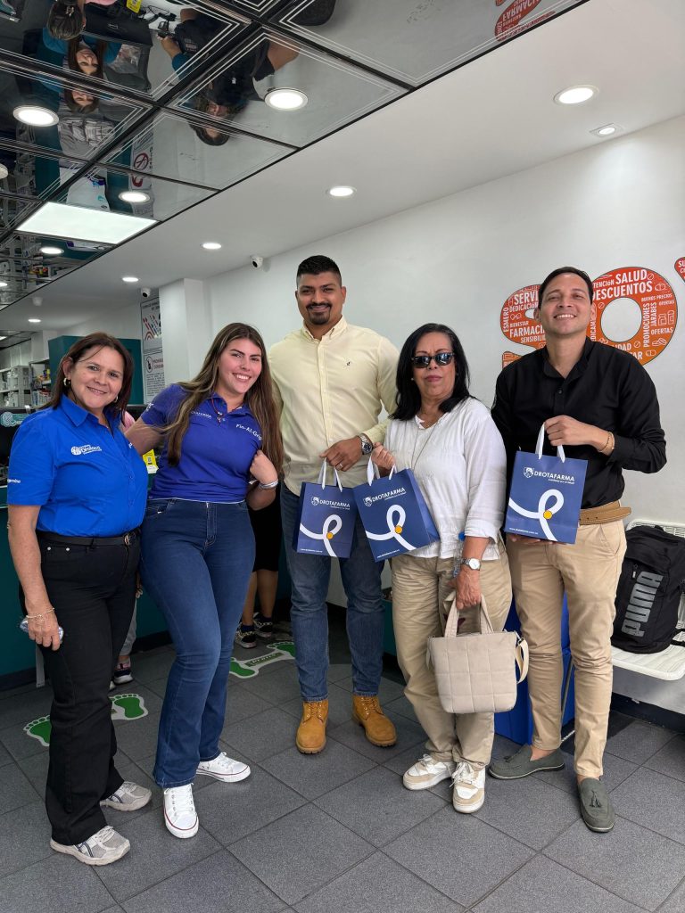 Equipo de Drotafarma ofreciendo atención médica comunitaria
