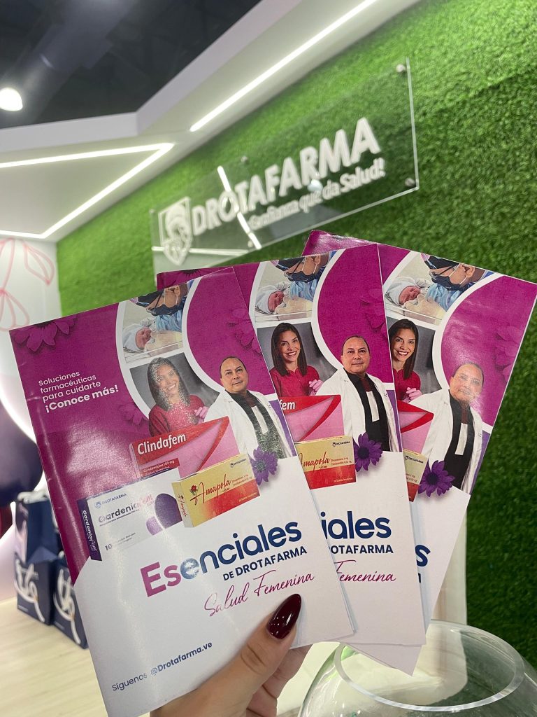 Entrega de material médico y muestras durante congreso de ginecología